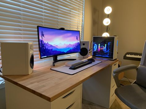 Went for a white and wooden theme in my new apartment - ThorGift.com - If you like it please buy some from ThorGift.com My New Apartment, Setup Gaming, Computer Setups, Pc Setups, Gaming Room Setup, Workspace Inspiration, New Apartment, Computer Setup, White Desks