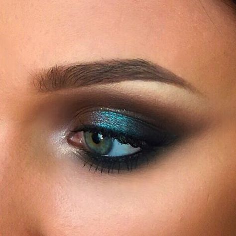 Julianna Core, Swamp Mermaid, Black Goth Makeup, Turquoise Eye Makeup, Teal Eye Makeup, Turquoise Eyeshadow, Teal Eyeshadow, Teal Makeup, Champagne Eyeshadow