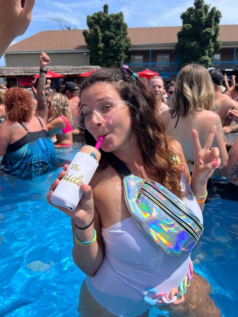 90s Pool Party, Bachelorette Pool Party Outfit, Bachelorette Pool Party, Pool Party Outfits, 90s Theme, Bride Bachelorette, Bride Clothes, Pool Party, Bachelorette Party