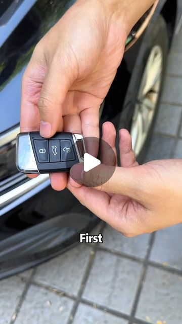 通哥说车 on Instagram: "How many hidden features on cars do you know?#car" Car Keys Keychain Ideas, Auto Gadgets, Learning To Drive Tips, Driving Basics, Safe Driving Tips, Cool Car Gadgets, Car Life Hacks, Ways To Lace Shoes, New Car Accessories