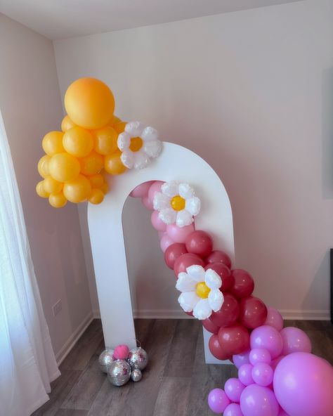 Adding on balloons and a backdrop doesn’t have to break the bank! This simple beauty is a perfect example of how we can work with your budget to provide a great focal point 🫶🏽 . . . . . . . . . . . . . #balloongarland #balloondecor #balloondecoration #softplaychicago #softplaychicagosuburbs #childrensparty #childrensparties #childrenspartyideas #partyrentals #partyrentalchicago #partyrentalschicago #naperville #plainfield #downersgrove #yorkville #oswego #minooka #lockport #joliet #oakbrook Chicago Suburbs, Soft Play, Childrens Party, Simple Beauty, Party Rentals, Balloon Garland, The Bank, Balloon Decorations, Focal Point