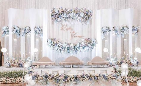 Dekorasi Pernikahan Modern Wedding Decorations, Pelaminan Modern Wedding, Indoor Stage Decorations Wedding, Dekorasi Wedding Indoor, Luxury Wedding Decor Backdrops, Dekor Pelaminan Modern, Wedding Stage Backdrop Elegant, Pelaminan Aesthetic, Wedding Stage Decorations Elegant