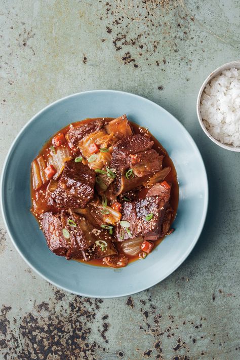 Korean Beef Stew Recipe, Korean Beef Stew, Gi Recipes, William Sonoma Recipes, Kimchi Stew, Slow Cooker Korean Beef, Box Recipes, Chop Sticks, Pepperocini Recipes