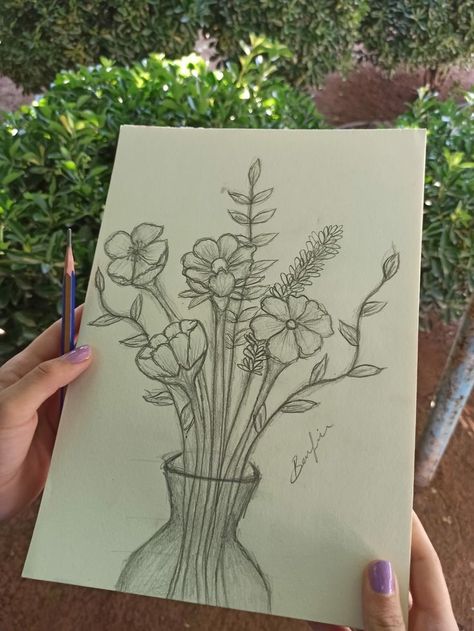 Drawing Of Happiness, Drawing Ideas For Intermediate, Sketchbook Art Inspiration Flowers, Easy Spring Drawings Simple, Cool Flower Drawings, Aesthetic Flower Sketch, Recreate Drawings, Simple Flower Sketch, Flower Sketches Simple