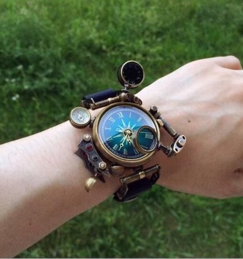 Compass Watch, Art Watches, Steampunk Gadgets, Steampunk Items, Steampunk Pocket Watch, Mode Steampunk, Steampunk Tendencies, Steampunk Watch, Steampunk Ideas