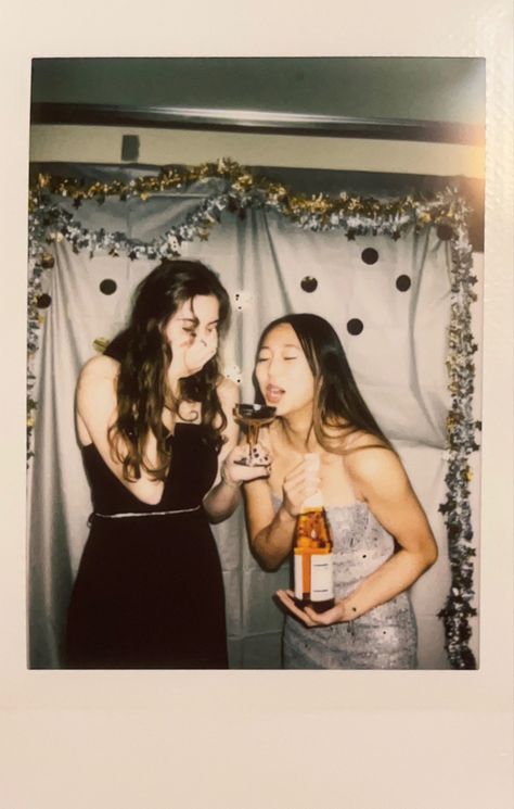 #newyear #2023 #happynewyear #polaroid #party #sparkling #newyearseve Party Polaroids, Polaroid Party, Newyear 2023, Disposable Camera, Launch Party, New Year’s Eve, Grad Party, Grad Parties, New Years Party