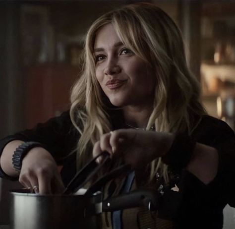 Yelena Belova (Florence Pugh) in episode 5 of the Disney+ series Hawkeye "Ronin" cute hair Rabastan Lestrange, Yelena Belova, Miranda Cosgrove, Sarah Michelle Gellar, Marvel Girls, Marvel Women, Florence Pugh, Hawkeye, Kristen Stewart