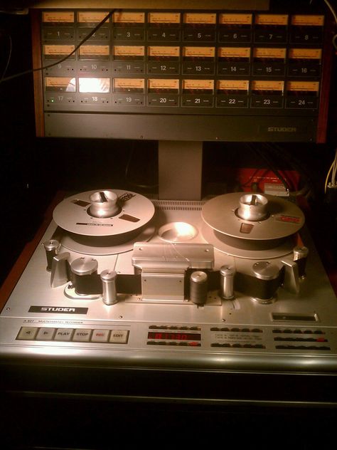 Studer A827 24-Track Multitrack Recorder Recorder Aesthetic, Home Music Studio Ideas, Multitrack Recorder, Home Studio Desk, Recording Studio Design, Vintage Hifi, Hi Fi System, Audio Tape, Tape Deck