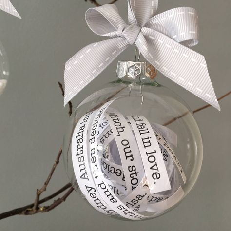 Are you interested in our Personalised Christmas bauble bespoke bauble? With our Personalised Christmas bauble message bauble you need look no further. Clear Baubles Ideas, Diy Personalized Ornaments, Christmas Baubles Diy, Bubble Bouquet, Natal Baby, Diy Christmas Baubles, Clear Christmas Ornaments, Xmas Gift Wrap, Xmas Baubles