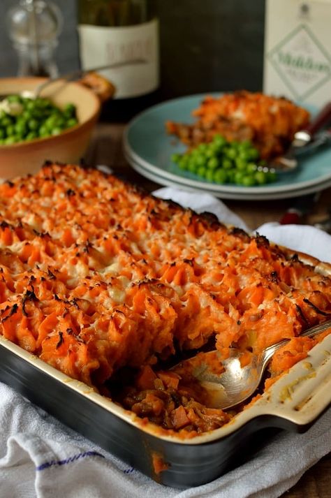 Vegetarian Cottage Pie, Lentil Shepherds Pie, Clean Eating Vegetarian Recipes, Sweet Potato Mash, Clean Eating Vegetarian, Cottage Pie, Lentil Recipes, Vegetarian Dinners, Shepherds Pie