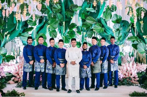 The groom and his groomsmen Sister Wedding, Family Wedding, The Groom, Family Photo, Family Photos, Wedding Ideas, Dresses, Quick Saves