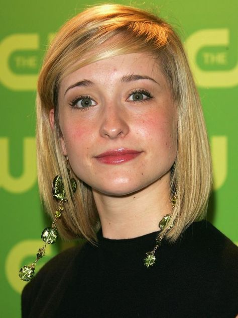 Dinah Lance, Allison Mack, Lance Black, Law Of Attraction Love, Independent Woman, Black Canary, Smallville, Independent Women, Years Younger