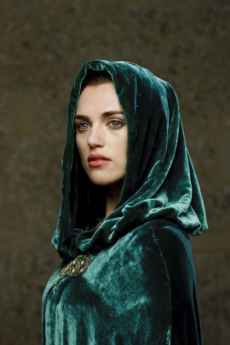 Love Morgana's style. Morgana Le Fay, Merlin Morgana, Roi Arthur, Lena Luthor, Katie Mcgrath, Emma Swan, Book Inspiration, Supergirl, Costume Design