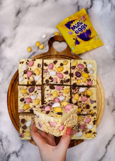 Mini Egg Recipes Baking, Mini Egg Baking, Easter Slice Recipes, Mini Eggs Recipes, Mini Eggs Cake, Cafe Cakes, Bake Ideas, Rice Krispie Squares, Egg Rice