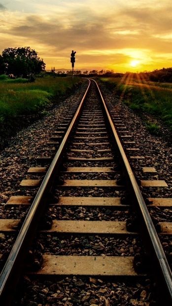 a short course in photography 7th edition Railroad Track Pictures, Train Tracks Photography, Track Pictures, Line Photography, Train Photography, मोबाइल वॉलपेपर, Train Pictures, Composition Photography, Dslr Background Images