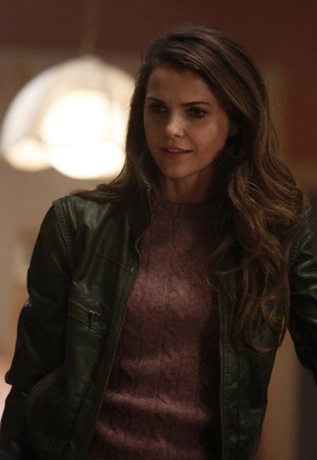 Inspiration: Keri Russell in The Americans Keri Russell The Americans, Keri Russell Hair, Felicity Style, Kerri Russell, Keri Russell Style, Elizabeth Jennings, Cop Outfit, Women Crush, Keri Russell