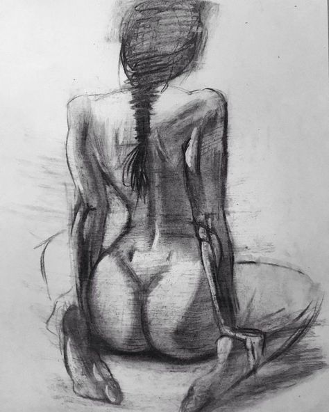 Art Charcoal Drawings, Black Women Body Drawing, Hot Sketch Ideas, Women Body Drawing Reference Poses, Drawing Women Bodies, Woman Body Paintings Art, Hot Draws Ideas, Body Drawings Women, Drawing Woman Body Sketch