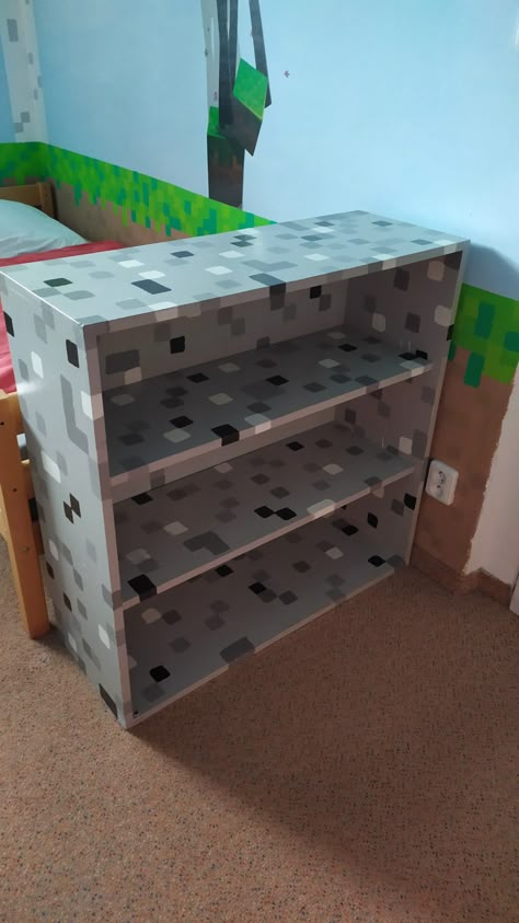 Diy Minecraft Bedroom Ideas, Minecraft Room Makeover, Girls Minecraft Bedroom, Minecraft Themed Bedroom Ideas, Minecraft Dresser Diy, Minecraft Room Painting Ideas, Diy Minecraft Decorations Bedroom, Minecraft Headboard, Boys Bedroom Ideas Diy