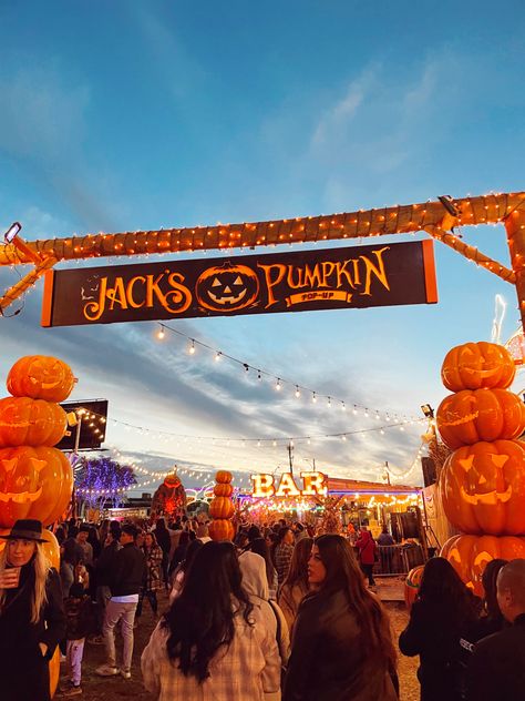 American Halloween Aesthetic, British Halloween, Chicago Fall Aesthetic, Halloween Festival Aesthetic, American Halloween, Jacks Pumpkin Pop Up Chicago, Halloween In America, Chicago Autumn, Chicago Halloween