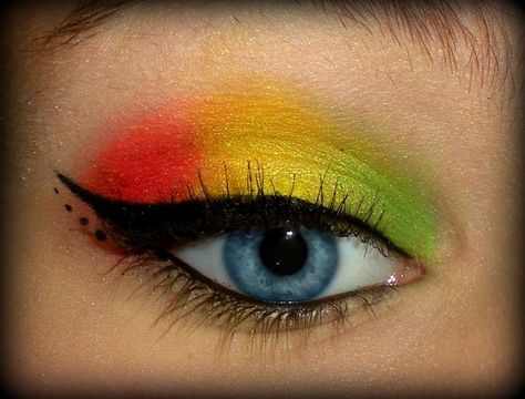 Reggae Makeup Ideas, Rasta Makeup, Jamaica Style, Makeup Essentials For Beginners, Carnaval Make-up, Rasta Style, Jamaica Outfits, Eye Makeup Styles, Culture Day