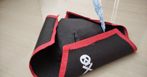 How to make Pirate's Hat using Paper for Halloween Hi Again, In this blog I will share how I made a Pirate's Hat for my Son for Hallow... Pirate Hat Crafts, Pirate Hats For Kids, Pirate Costume Kids, Pirate Costume Diy, Greek Crafts, Pirate Crafts, Pirate Decor, Pirate Hat, Diy Headboards