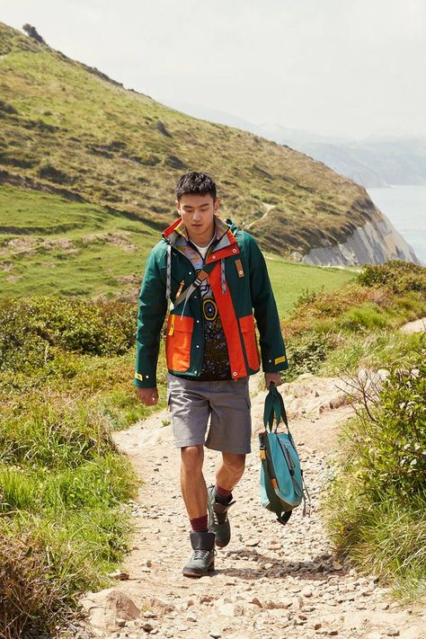 Eye/LOEWE/Nature Fall/Winter 2019 Collection | HYPEBEAST Outdoor Wear For Men, Mens Hiking Fashion, Men Hiking Outfit, Outfit Trekking, Spring Hiking Outfits, Camper Outfit, Hiking Outfit Men, Bizarre Fashion, Nature Fall