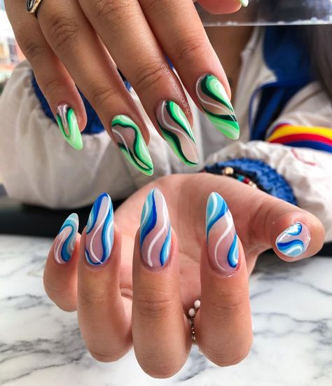 Swirly Nails French Tip, Blue Nails Swirl Design, Swirls And Flowers Nails, Swirly Blue Nails, Swirl Pattern Nails, Wavy Acrylic Nails, Swrill Design Nails, Summer Nails Swirls, Blue Swirls Nails