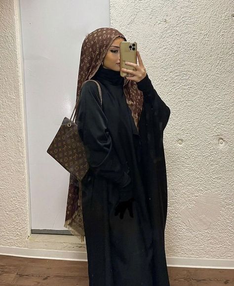 Style Hijab Simple, Outfit Muslim, Abaya Outfit, Stile Hijab, Street Hijab Fashion, Modesty Outfits, Mode Turban, Hijabi Fashion Casual, Diy Vetement