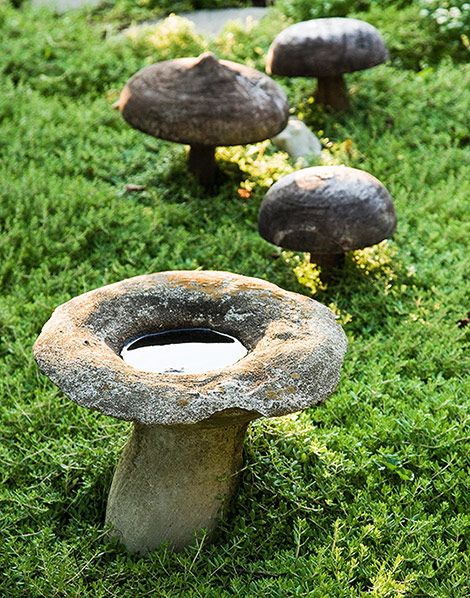 Hypertufa Mushrooms - if made of concrete, one can be a drinking bowl for birds Concrete Yard, Bohemian Garden, Garden Whimsy, Children's Garden, Concrete Garden, Farm Gardens, Garden Crafts, Garden Ornaments, Garden Spaces