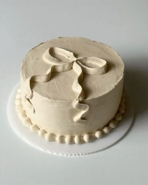 Pumpkin Spice Latte Cake, Latte Cake, Pumpkin Spice Cake, Meringue Buttercream, Swiss Meringue, Swiss Meringue Buttercream, Spice Cake, Cake Inspo, Breakfast Cake