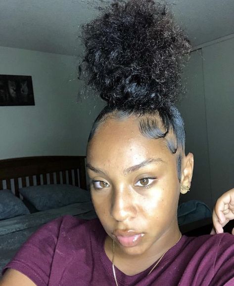 Top Knot Bun Natural Hair, Signature Hairstyles, Top Knot Bun, Natural Hair Bun Styles, Knot Bun, Edges Hair, Natural Hair Styles Easy, Slick Hairstyles, Hair Laid