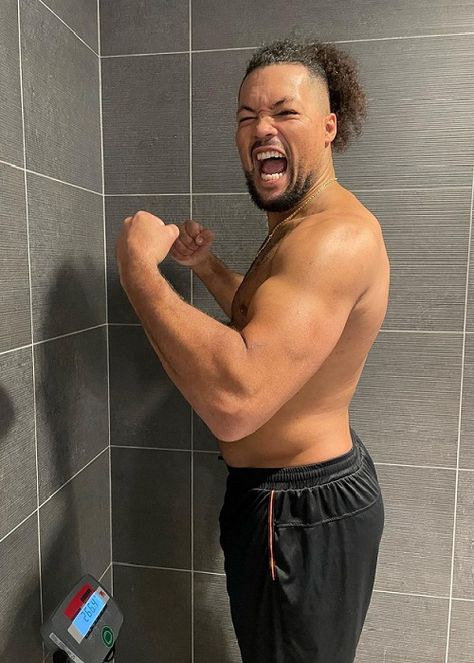 Joe Joyce Hair Transformation: Style & Color (Before & After) Hairstyle With Braids, Joe Joyce, Buzz Cut Hairstyles, Pulled Back Hairstyles, Professional Boxer, Boring Hair, Commonwealth Games, Tight Curls, Shaved Head