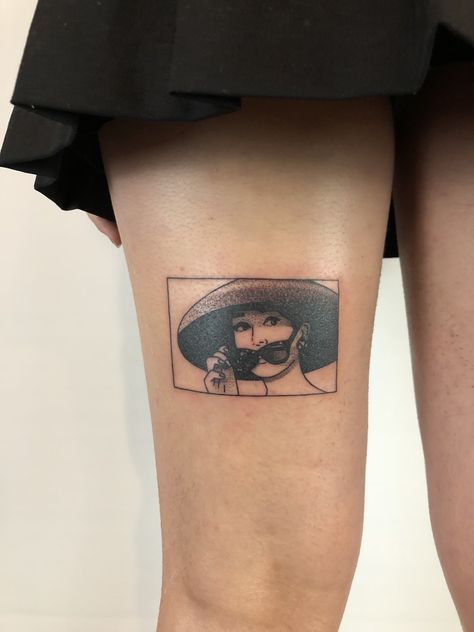 Old Hollywood Tattoo, Audrey Hepburn Tattoo Ideas, Romeo And Juliet Tattoo Ideas, Art Neavou, Audrey Hepburn Tattoo, Tatted Girl, Audrey Hepburn Eyes, Audrey Hepburn Sunglasses, Tiffany Tattoo