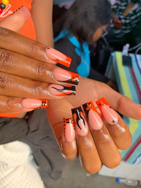 Short Orange Halloween Nails, Black White And Orange Nails, Orange White And Black Nails, Orange And Black French Tip Nails, Orange And Black Nail Ideas, Orange And Black Nail Designs, Black And Orange Nails, Orange And Black Nails, Orange French Tip Nails