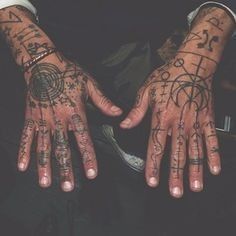 Tattoo Main, Patch Tattoo, Herren Hand Tattoos, Tattoo Finger, Hands Tattoo, Handpoke Tattoo, Hand Tattoos For Guys, Viking Tattoos, Eye Tattoo