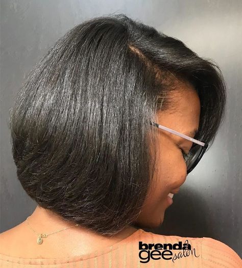 Curled Bob Hairstyle, Edgy Bob Hairstyles, Kręcony Bob, Concave Bob Hairstyles, Long Layered Bob Hairstyles, Weave Bob Hairstyles, Bob Hairstyles For Black Women, Short Curly Bob Hairstyles, Sleek Bob Hairstyles