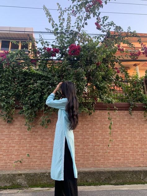 Desi Girls Dp Hidden Face, Kurti Selfie Poses, Kurta Aesthetic, Traditional Pics, Fake Pic, Desi Fits, Desi Aesthetics, Mumbai Food, Desi Outfits