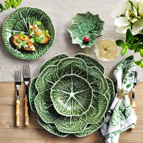 Bordallo Pinheiro Cabbage Charger Cabbage Bowls, Italian Dinner Party, British Colonial Decor, Earthenware Ceramics, Bordallo Pinheiro, Kids Pottery, Colonial Decor, Cabbage Leaves, Cabbage Salad