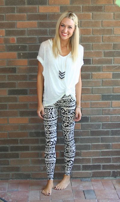 tribal print leggings... simple and cute--- THESE! I almost bought these friday night at ross, passed it, and have regretted it since. going back this week to pick them up! Aztec Leggings, Leggings Outfit, Patterned Leggings, Print Leggings, Looks Style, Mode Inspiration, Outfits With Leggings, Printed Leggings, Teen Fashion