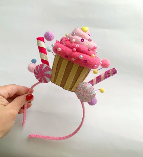 Candy headband Cupcake Headband Diy, Candy Dress Up Ideas, Diy Candy Costume, Candy Costume, Candyland Outfit, Candyland Costume, Candy Outfit, Candy Land Costumes, Candy Crown