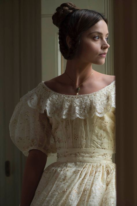 Jenna Coleman in Victoria (2016) Queen Victoria Series, Victoria Masterpiece, Victoria Pbs, Victoria Jenna Coleman, Victoria Tv Show, Victoria Costume, Victoria 2016, Victoria Itv, Victoria Series