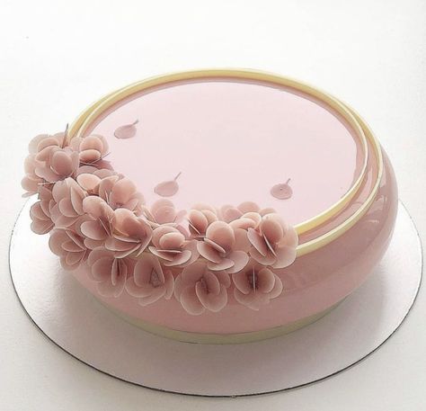 Chocolate Garnishes, Mirror Glaze Cake, Mirror Cake, Russia News, Beautiful Cake Designs, Elegant Birthday Cakes, Creative Cake Decorating, Creative Birthday Cakes, Crazy Cakes