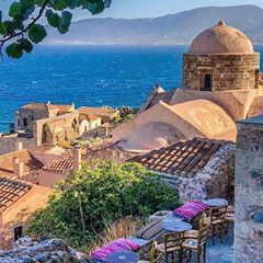 Have you planned your summer holidays? We choose #Monemvasia |••Credits to @turigal 👌🏼💙 #ReasonsToVisitGreece #RTVG #RememberGreece #Greece #ProudToBeGreek #Peloponnese #SeeYouInGreece #June #Summer #2k18 #2018 Monemvasia Greece, Greece Pictures, Places In Greece, Romantic Destinations, Greece Islands, Visiting Greece, Medieval Town, Corfu, Greece Travel