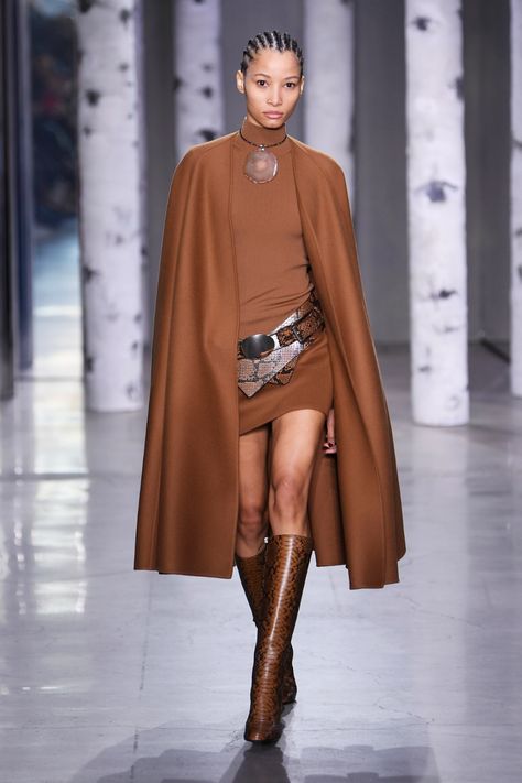 Michael Kors RTW Fall 2023 [PHOTOS] – WWD Michael Kors Fall, Fall Trend, Sophia Loren, 2023 Collection, Winter Travel, Wonderful Images, Winter 2023, Fall 2023, Casual Clothes