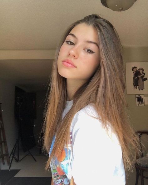 Image shared by beautymakeup. Find images and videos on We Heart It - the app to get lost in what you love. Ava Rose Beaune, Rachel Brockman, Happy Woman Day, Boy Best Friend Pictures, Pretty Brunette, Spring Hair Color, Rare Images, 1m Followers, Model Face