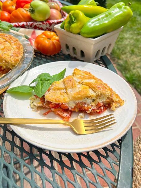 Southern Heirloom Tomato Pie - BRIGHT MOMENT CO. Summer Pie Recipes, Sideshow Bob, Creamy Broccoli Cheddar Soup, Southern Tomato Pie, Rolls Homemade, Summer Eats, Summer Pie, Crispy Beef, Crispy Tacos