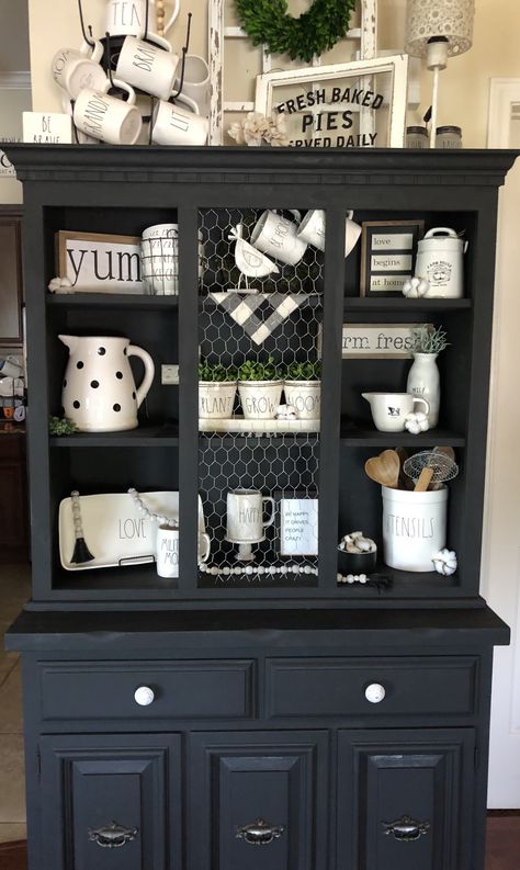 Hutch makeover Kitchen Hutch Ideas Farmhouse Style, Kitchen Hutch Ideas, Hutch Ideas, Hutch Makeover, Furnitur Ruang Keluarga, Black China, Farmhouse Living Room Furniture, Kitchen Hutch, Hutch Decor