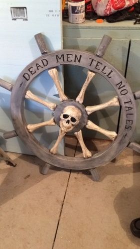 Pirate Ship Wheel, Pirate Halloween Decorations, Adult Halloween Party Decorations, Pirate Halloween Party, Pirate Props, Kule Ting, Pirate Wedding, Pirate Room, Deco Marine