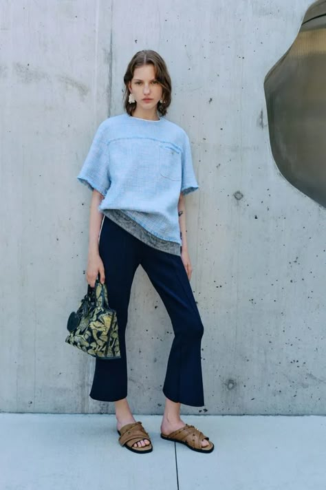 3.1 Phillip Lim Resort 2025 Ready-to-Wear Collection [PHOTOS] Backdrop Shoot, Resort 2025, Clothing Labels Design, Trend 2025, Simple Wardrobe, Shirt Tucked In, Autumn Collection, Acid Wash Denim, Three Words