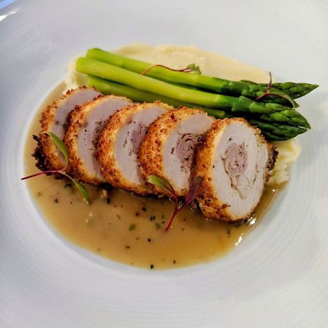 Greg Greenfield on Instagram: “Classic chicken cordon bleu with whipped potatoes, asparagus and a veloute with herbs/demi glace. #flashbackfriday” Chicken Main Course, Potatoes Asparagus, Whipped Potatoes, Chef Styles, Chicken Cordon, Chicken Cordon Bleu, Sausage Pasta, Food Presentation, Main Course